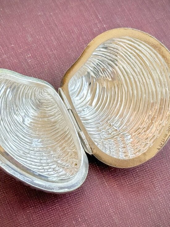 RARE Vintage Tiffany & Co Sterling Silver Clam Shell Pill  Tiffany & Co. 925 Sterling Silver Clam Shell Hinged Pill Box, Made in Italy